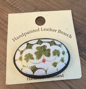 Vintage Handpainted IRISH Leather Pin Brooch Irish Clover Shamrock Made In 🇮🇪 - Picture 1 of 2