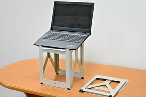 Alternativer klappbarer tragbarer Laptopständer 38 cm / 15'' Höhe für stehende Arbeiten - Bild 1 von 2