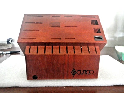 CUTCO 刀座 24 插槽天然硬木樱桃饰面美国制造 — 第 1/4 张图片