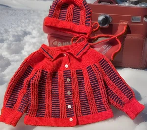 VNTG Bloomingdale’s Baby Cardigan Sweater Holiday 12m Red Blue & Bonnet Crochet - Picture 1 of 8
