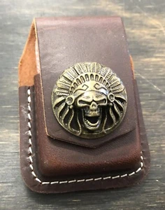 Estuche de cuero para encendedor Zippo soporte cinturón bolsa calavera jefe indio nativo americano - Imagen 1 de 4