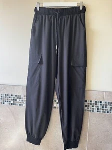 Six/Fifty schwarze Jogginghose aus Krepp Größe M gebraucht, in einwandfreiem Zustand - Bild 1 von 5