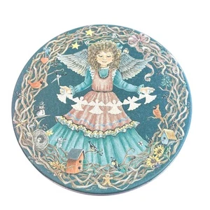 Decorative Angel Plate with Nature Motif- winter cardinals vines - green round - Picture 1 of 5
