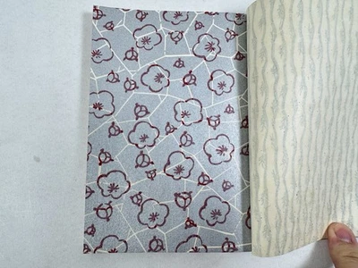 Libro japonés impreso en madera “Edo-no-Hanazukushi” Omochae Chiyogami impresión 50 Foto 1 de 4