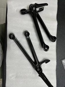 kurze Trittbretter hinten Triumph Speed Triple 1050 2005 2006 2007 2008 2009 - Bild 1 von 7