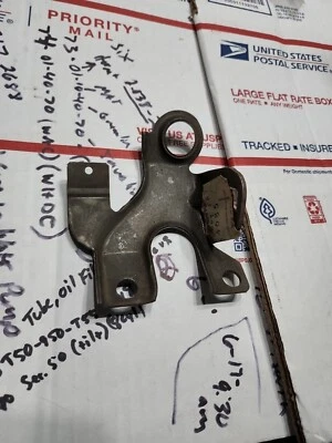 NOS GM #364685 - 1976-77 350 Y 400 BLOQUE PEQUEÑO CHEVY ENCHUFE MANO IZQUIERDA SOPORTE DE CABLE Foto 1 de 4