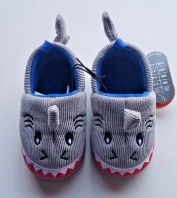NUEVAS Zapatillas Bebé Niños Wonder Nation Tiburón 3D con Aleta y Cola Tallas Infantiles/Niños Pequeños Foto 1 de 4