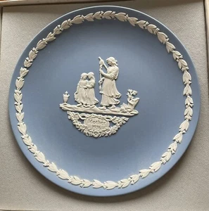 Mother's Day Plate 1976 Wedgewood Blue Jasperware 6 3/8” - Picture 1 of 1