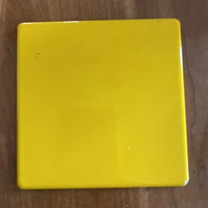 MID-CENTURY GEORGES BRIARD HIGHLIGHT YELLOW ENAMEL METAL TILE TRIVET/COASTER - Picture 1 of 2