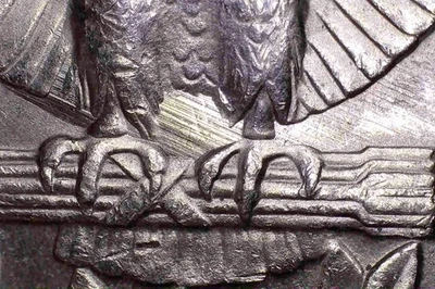 💰🇺🇸 1998 P Washington Quarter - Missing Tail Feathers, Die Chip / Weak Strike - Image 1 of 4