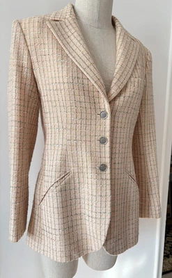 CHANEL ~ CHAQUETA A CUADROS TWEED ROSA ~ PATRÓN TEXTURIZADO ~ 40/8 ~ CON PERCHA Foto 1 de 4
