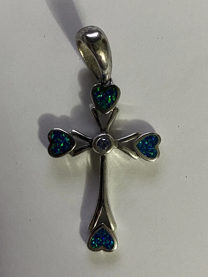 Colgante cruz de plata de ley con piedra de circonita cúbica Foto 1 de 3