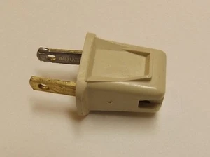 MARFIL LEVITON 1-2-3 ENCHUFE LÁMPARA A PRESIÓN POLARIZADA 18/2 SPT1 LÁMPARA PARTE 48515JB - Imagen 1 de 4