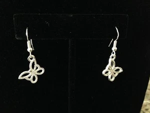 Hermosos Nuevos Pendientes Colgantes de Plata Tibetana con Dije de Mariposa - Imagen 1 de 2