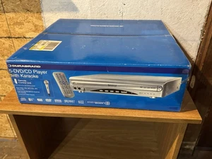 Reproductor de DVD/CD Durabrand SVP5805 con Karaoke Incluye Micrófono y Control Remoto - NUEVO EN CAJA - Imagen 1 de 11