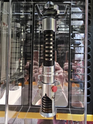 EFX Star Wars: The Phantom Menace Obi-Wan Kenobi Lightsaber Edición Limitada  Foto 1 de 4