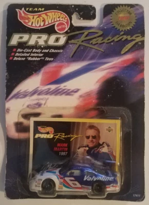 1997 Hot Wheels Pro Racing 1:64 Die Cast NASCAR #6 Valvoline Mark Martin NIB - Image 1 of 4
