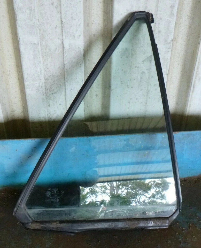 Mazda 323 BJ 98-03 escotilha porta traseira direita vidro 1/4 - Imagem 1 de 2