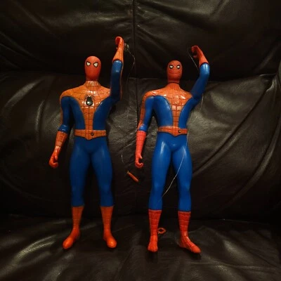 2 Remco Energized Spiderman que no funcionan. 1 EE. UU. 1 Hong Kong. Foto 1 de 4