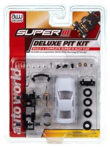 Auto World TRX122 Super III Deluxe Pit Kit con carrocería Mustang GT 2005 HO coche ranura