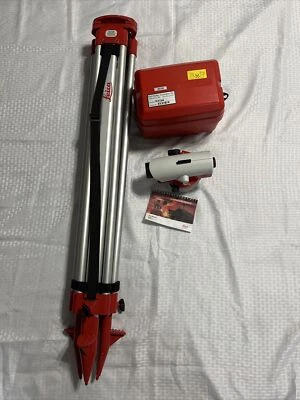 Nivel óptico automático LEICA NA728 con trípode manual y estuche Plus GST05L Foto 1 de 4