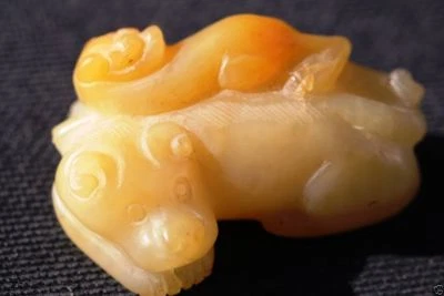 Talla vaca/buey jade amarillo natural Jade026 Estate Foto 1 de 4