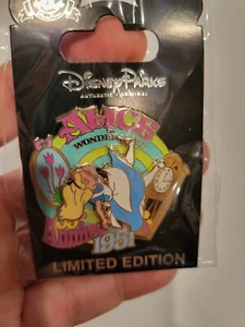 Spilla Disney Parks Alice nel Paese delle Meraviglie 65° Anniversario LE NUOVA in confezione - Foto 1 di 3