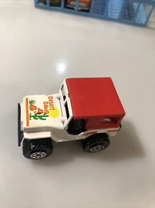 Jeep Desert Dawg 1981 Matchbox 4x4 con techo blanco - Imagen 1 de 7