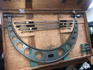 MITUTOYO OUTSIDE MICROMETER 104-153 16"-20" IN WOODEN CASE - Picture 1 of 6