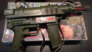 Vintage Wanda Challenger Kunststoff Spielzeug Weltraumpistole WD-891 Jäger grün Taiwan in Schachtel - Bild 1 von 8