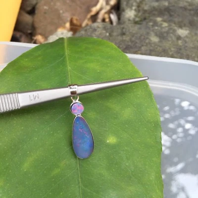 Colgante Doblete OPAL Precioso Diseño Gota Astilla Esterlina 925 Recubierto Rodio 07142 Foto 1 de 4