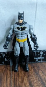 SPIN MASTER 4” BATMAN ACTION FIGURE DC BAT MAN 2021 - Imagen 1 de 7