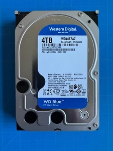 Western Digital WD Blue 4TB 3.5” SATA 6Gb/s HDD - WD40EZAZ - Mfg Jan 2022 - Afbeelding 1 van 1