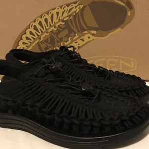 NUEVAS SANDALIAS KEEN para mujer talla 7,5 M UNEEK 2 cordones negras 1014099 - Imagen 1 de 8