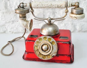 Vintage europäische Bronze Feinschmuck Spielzeug Blech ROT Drehtelefon Schnelltelefon Dekor NR - Bild 1 von 2
