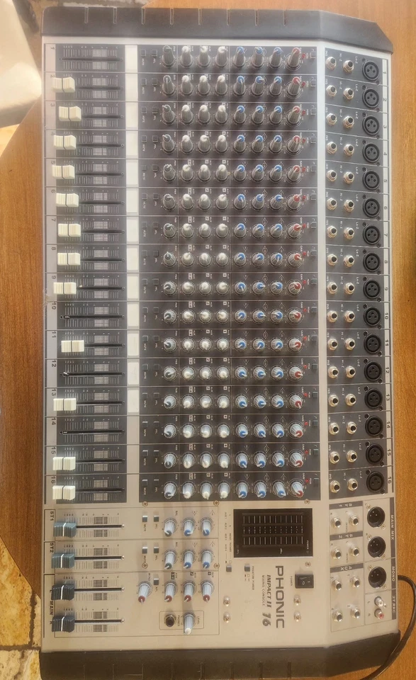 Consola de mezclas Phonic-Impact II 24 Foto 1 de 2