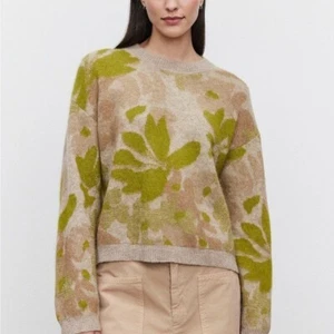 $338 NWOT Velvet by Graham & Spencer “Riva” Floral Crewneck Sweater Sz Medium - Picture 1 of 6
