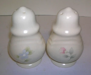 Pfaltzgraff Tea Rose Salt and Pepper Shakers Stoneware 3.75" Tall - Picture 1 of 5