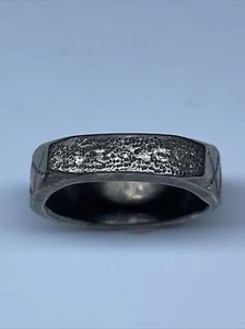 Anillo banda vintage hecho a mano de plata de ley diseñado, talla 8 - Imagen 1 de 8