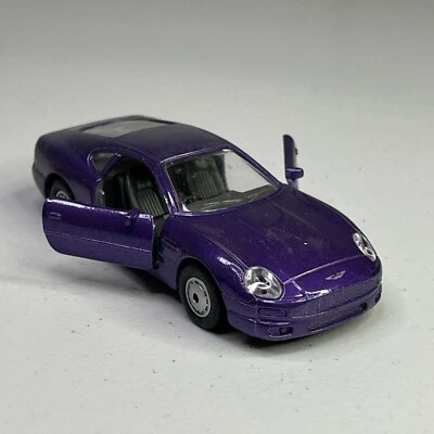 Maisto Aston Martin DB7 cupé modelo diecast púrpura con puertas abiertas, escala 1/40 Foto 1 de 4