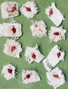 Junk Journal 12 Schnipsel Cluster Verzierung Stoff Spitze Knopf Vintage - Bild 1 von 14