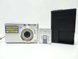 Sony Cyber-Shot DSC-S750 7.2MP Digital Camera Silver with Battery/Charger. - Picture 1 of 8