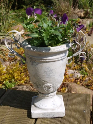Blumentopf mit Henkel Pokal Pflanztopf Übertopf Shabby Antik-Look Vintage 23,5cm - Bild 1 von 4