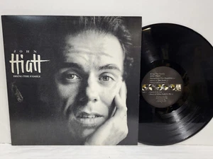 JOHN HIATT Bring The Family 1987 LP A&M SP-5158 NEAR MINT Vinyl w/ Lyrics - Imagen 1 de 4
