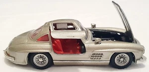 Modellino Mercedes 300SL SCALA 1/43 SOLIDO grigio metallizzato ottime condizioni - Foto 1 di 9