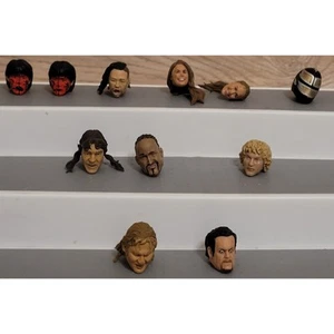 Lotto di 11 figurine WWE MATTEL Elite Heads usate sfuse wrestling AEW WCW TNA - Foto 1 di 7
