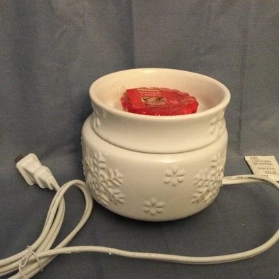 CALENTADOR DE CERA PARA VELAS YANKEE CON CERA DE CANELA BRILLANTE Foto 1 de 2