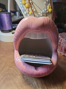 Lippenförmiger Keramik Aschenbecher - auch für Kartenhalter verwendbar. - Bild 1 von 6