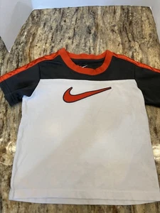 Camisa Nike Swoosh para niños pequeños 2 - Imagen 1 de 6