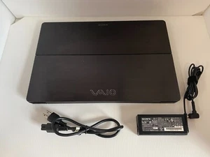 Sony VAIO-SVF15N17CXB Intel Core i7 powering up, BLACK SCREEN, MISSING BUTTON - Picture 1 of 9